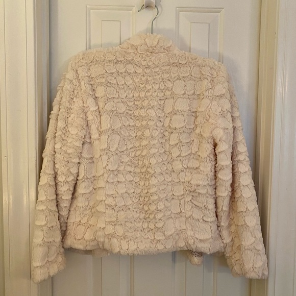 Luscious winter white faux fur jacket - Picture 4 of 6